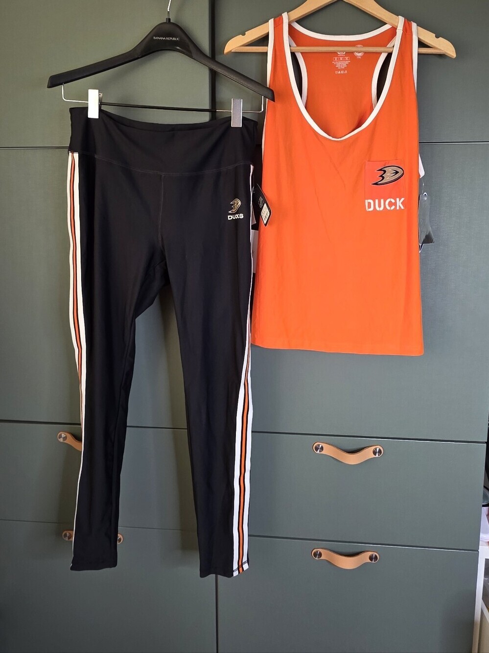 865. NWT Anaheim Ducks NHL Women's Game Day Legging & Tank Top Set Size XL (R1)